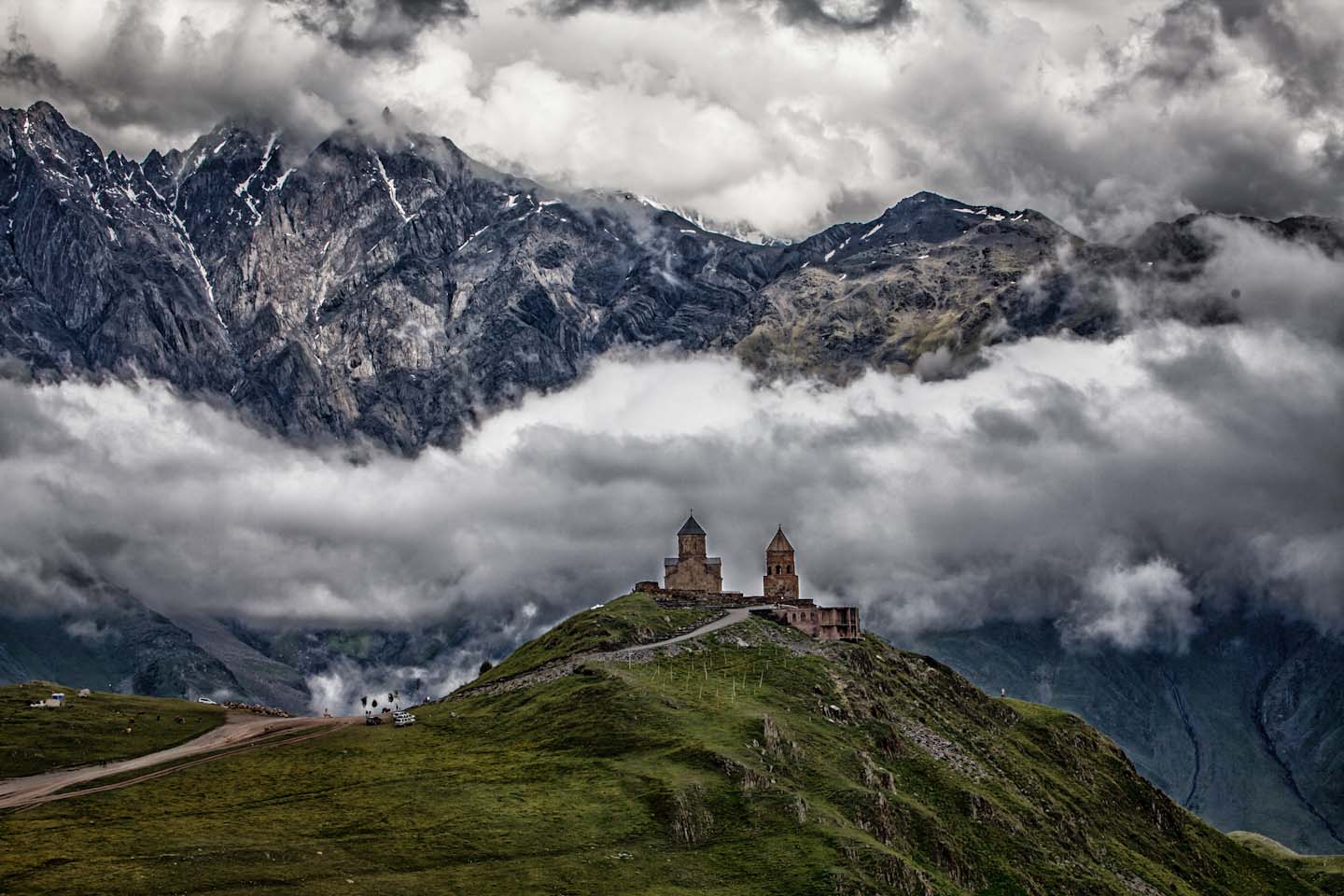 http://www.travelshop.ge/wp-content/uploads/2016/03/Kazbegi-8-1.jpg